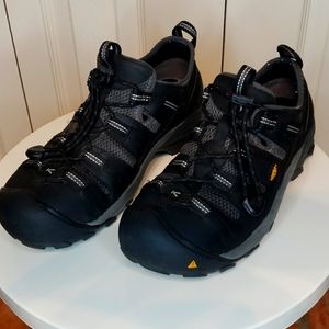 Keen steel toe work shoes